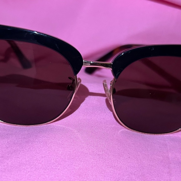Coach Sunglasses ?️ Excellent Condition main image 7